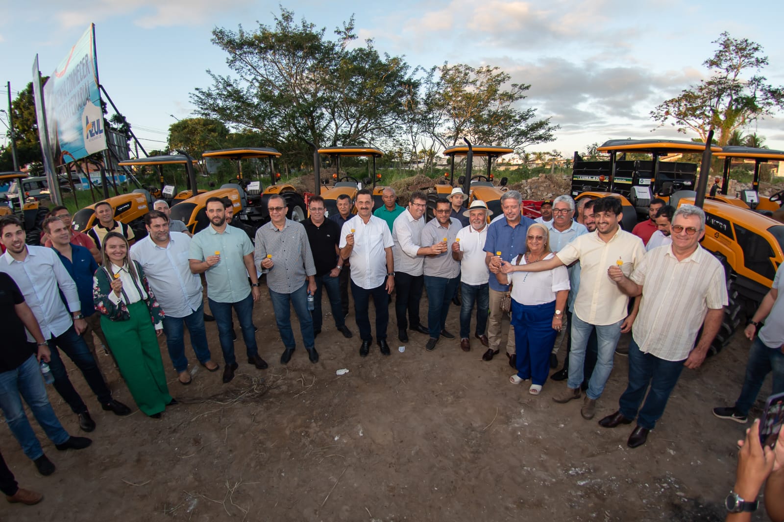 Ao lado de Arthur Lira, Marlan Ferreira entrega tratores e implementos agrícolas a municípios do Conagreste