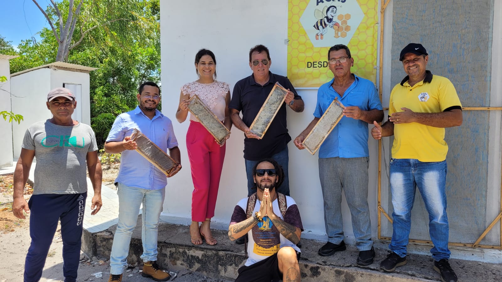 Japaratinga adere ao Conagreste e equipe do SIMc visita associação de produtores de mel